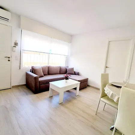 Elegant Just 7 Minutes From The Beaches Of Pensjonat Torrevieja