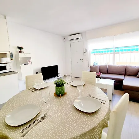 Elegant Just 7 Minutes From The Beaches Of Pensjonat Torrevieja