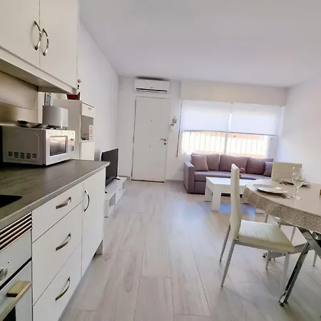 Elegant Just 7 Minutes From The Beaches Of בית הארחה 3*