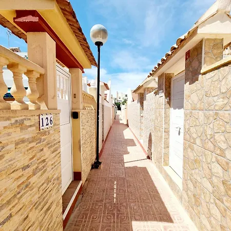 Elegant Just 7 Minutes From The Beaches Of 3* טורבייחה