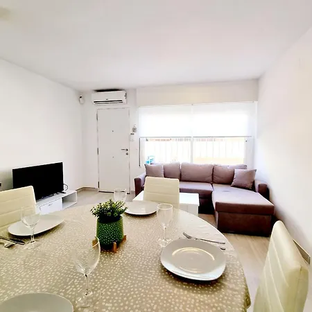 Dom wakacyjny Elegance And Comfort Steps From Carrefour