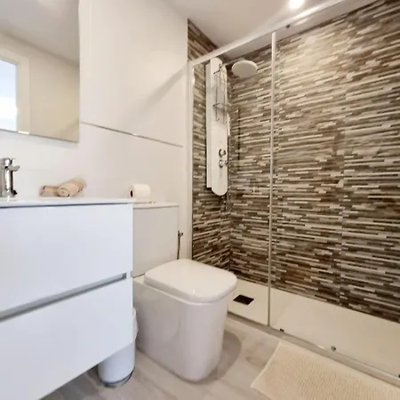Elegant Just 7 Minutes From The Beaches Of טורבייחה