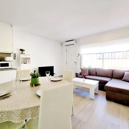 Dom wakacyjny Elegance And Comfort Steps From Carrefour *