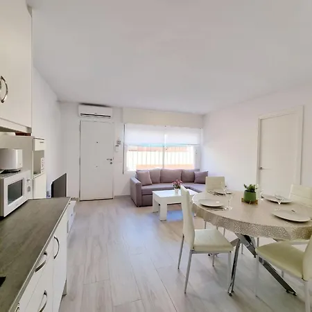Dom wakacyjny Elegance And Comfort Steps From Carrefour Torrevieja