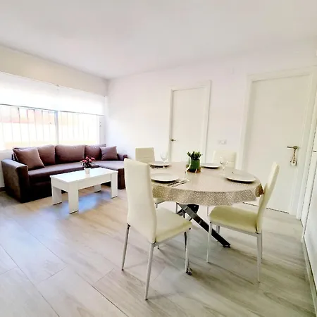 Elegant Just 7 Minutes From The Beaches Of 3* טורבייחה