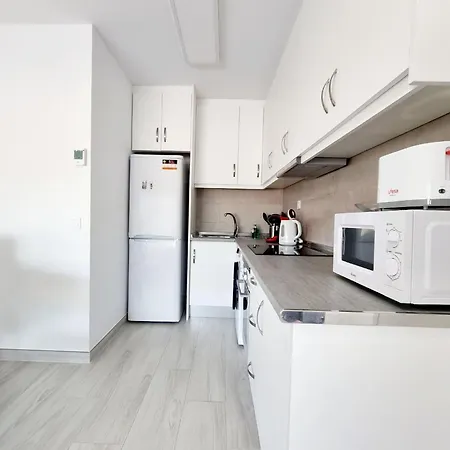 Elegant Just 7 Minutes From The Beaches Of בית הארחה