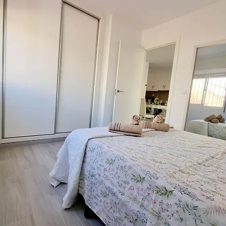 Dom wakacyjny Elegance And Comfort Steps From Carrefour *