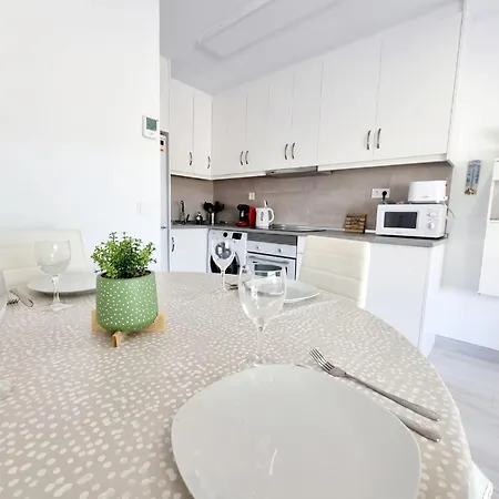 Elegant Just 7 Minutes From The Beaches Of בית הארחה 3*